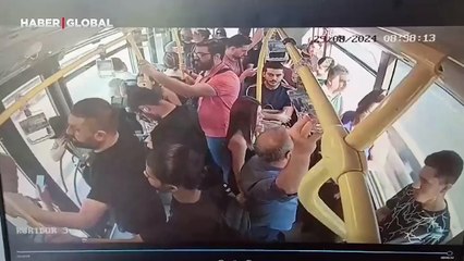 Kaza anında metrobüs içinde yaşananlar kamerada