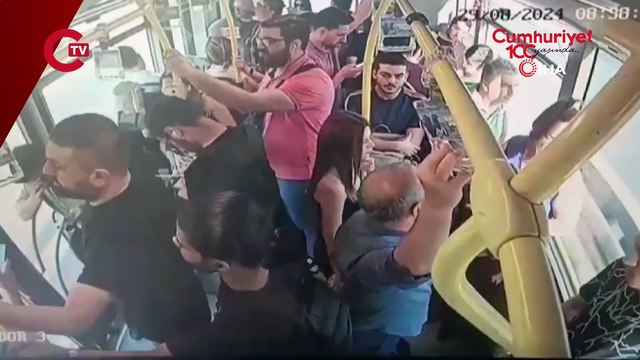 Sefaköy'de 1 kişinin öldüğü kazanın metrobüs içerisindeki kamera görüntüleri ortaya çıktı
