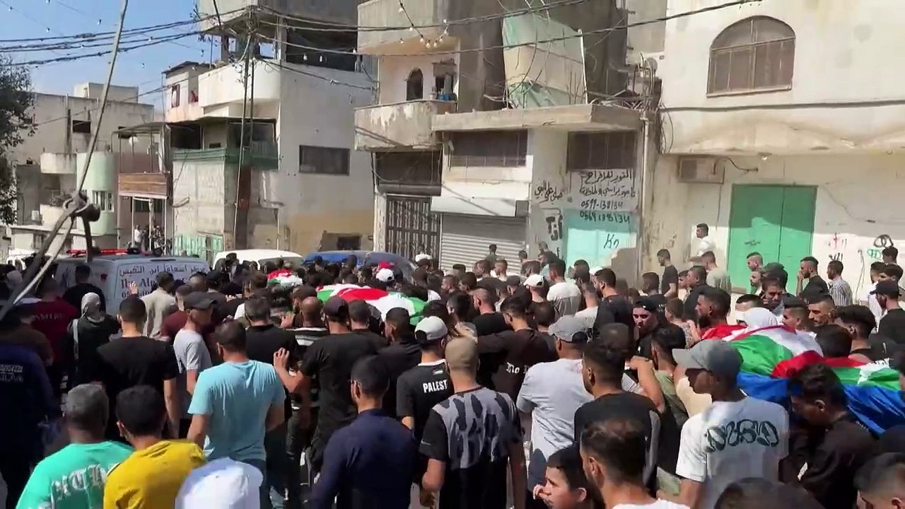 تشييع فلسطينيين قتلوا خلال العملية العسكرية الإسرائيلية في الضفة الغربية