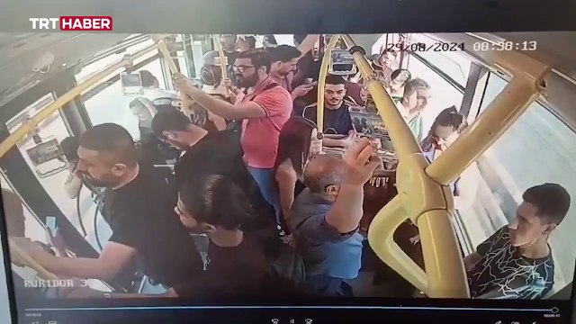 Ortalık toz duman oldu! Metrobüs kazasının araç içi görüntüleri ortaya çıktı