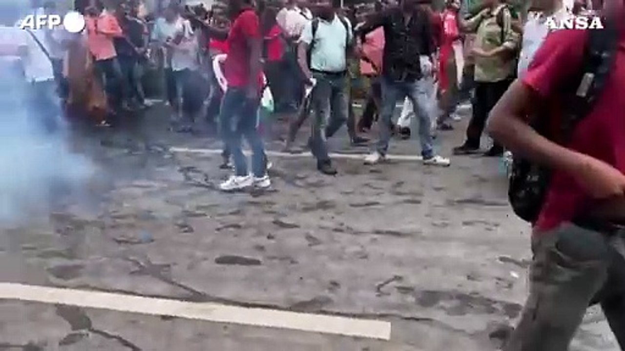 India, scontri con la polizia durante le proteste contro gli stupri