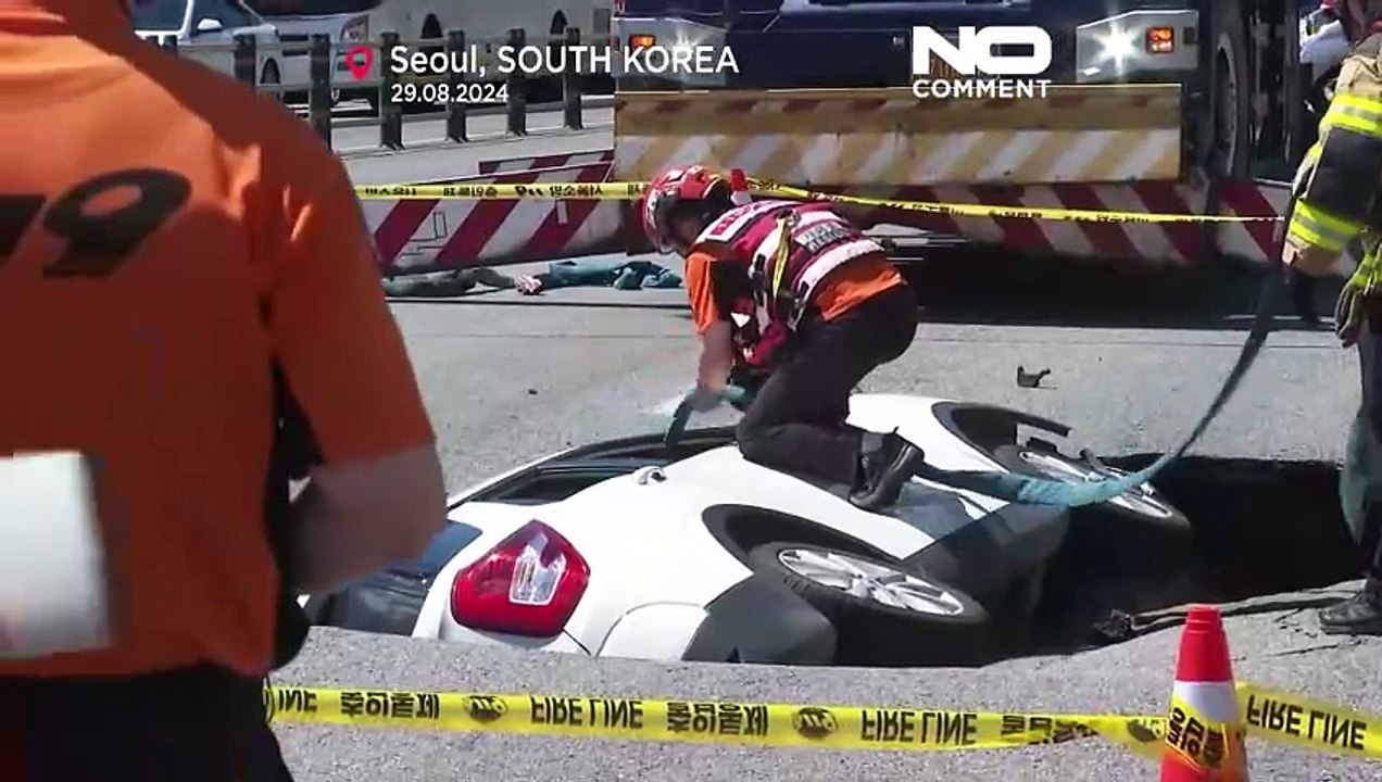 Erdloch verschluckt plötzlich ein Auto in Südkorea