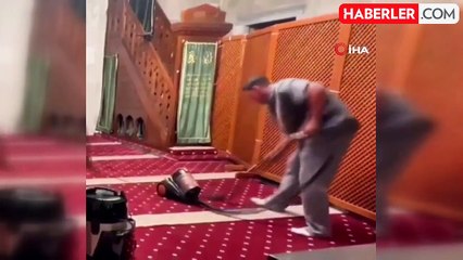 Mesut Özil camiyi temizledi, o anlar sosyal medyada gündem oldu