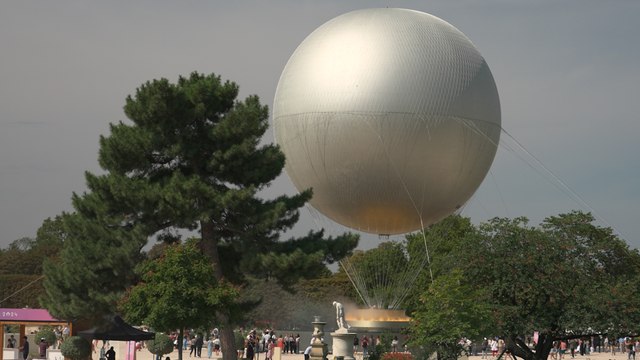 « Il faut absolument la garder ! » : à Paris, le retour tant attendu de la vasque olympique