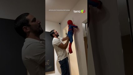 ‘Mini Homem-Aranha’: Thaila Ayala diverte a web ao mostrar o filho brincando com o pai #shorts
