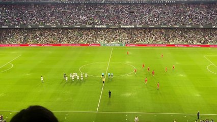 Benito Villamarín Rinde Tributo a Pellegrini por 200 Partidos al Frente del Betis ⚽