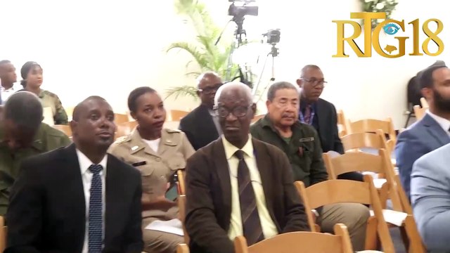 20 militè Lame Dayiti ak fòmatè ki te swiv fòmasyon BINUH te òganize sou dwa moun resevwa sètifika.