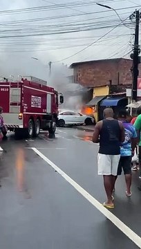 Homem troca tiros com a PM e morre após carro pegar fogo durante fuga em Itaparica