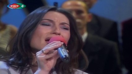 Aslı Pakalınlar / Kalbin aşkla çarpıyorsa bir el durma öyle