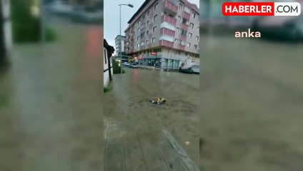 Boyabat'ta Sağanak ve Dolu Yağışı Trafikte Aksamalara Neden Oldu