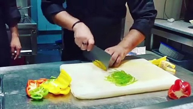 Chopping Like a Ninja! Chef’s Knife Skills Stole the Show in the Kitchen!