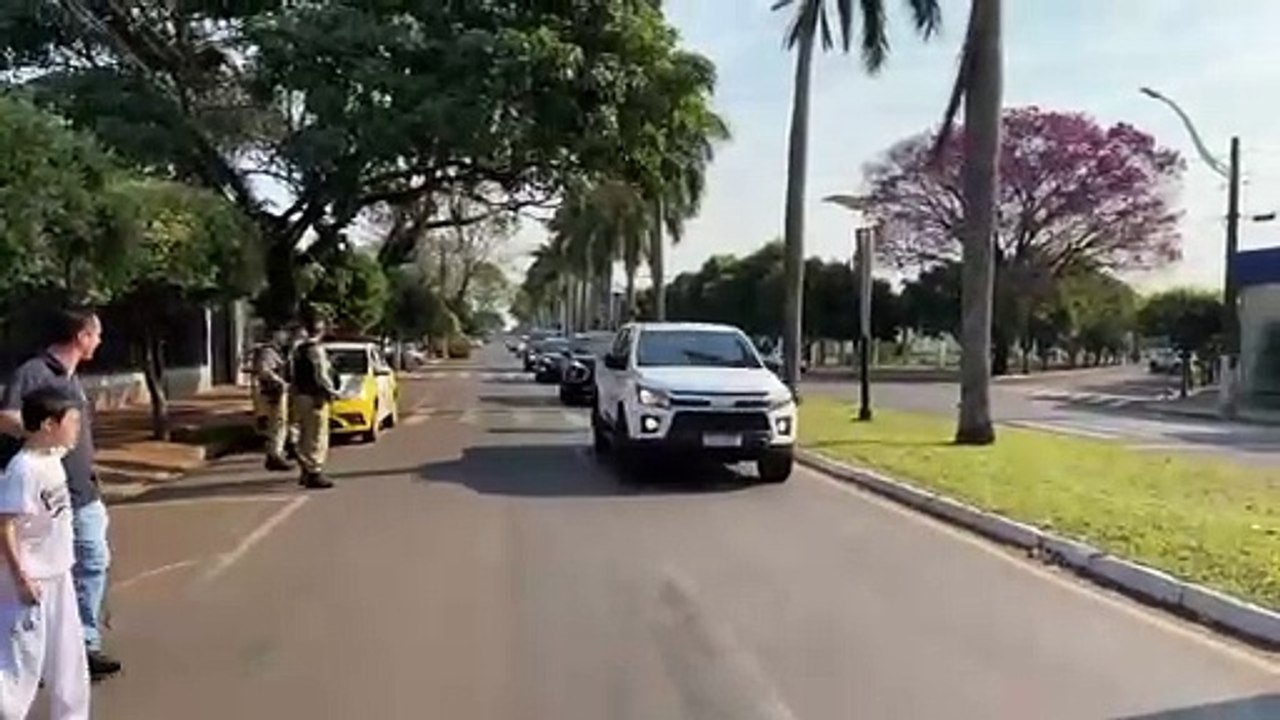 Jair Bolsonaro passa por Goioerê, compra água e causa alvoroço