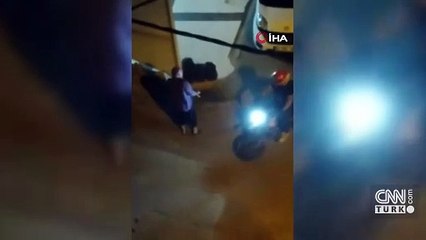 Otobüsün farından rahatsız oldular... Şoförü darp ettiler! | Video