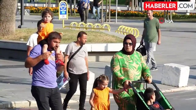 Atatürk ve Türk Bayrağı Hassasiyeti Kameralara Yansıdı