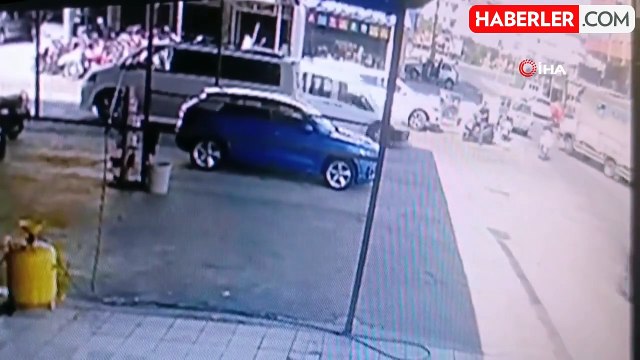 Elektrikli bisiklet ile hafif ticari araç çarpıştı: 1 yaralı