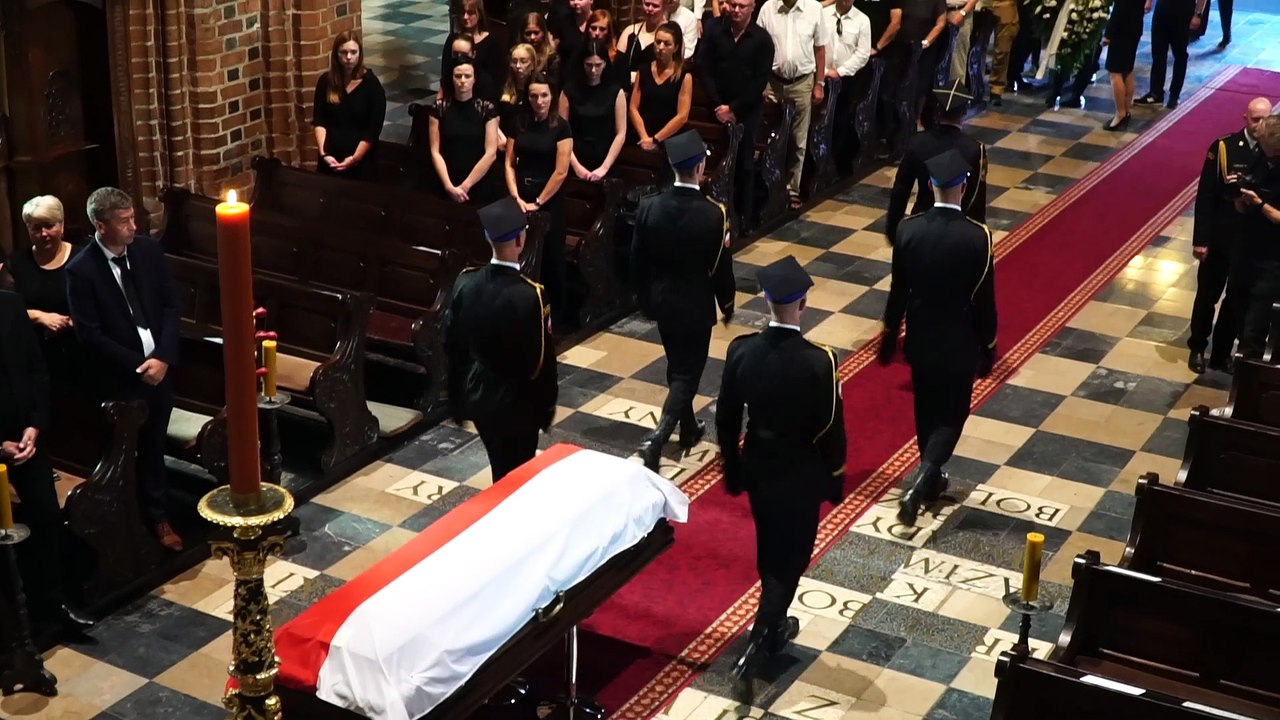 Pogrzeb strażaka z Poznania. Msza Święta żałobna w katedrze