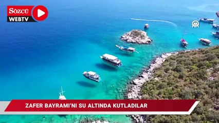 30 Ağustos Zafer Bayramı'nı su altında kutladılar