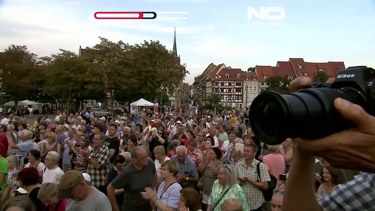Sahra Wagenknecht mit roter Farbe beworfen