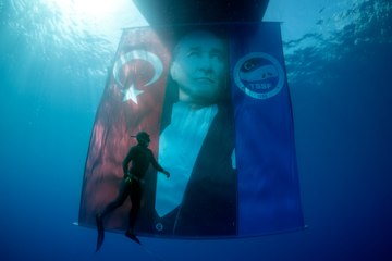 Büyük Zafer'in 102. yıl dönümünde su altındaki tanka dalış!