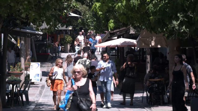 Μπλόκο στα κινητά τηλέφωνα στα σχολεία- Τι λένε πολίτες της Λαμίας για το μέτρο