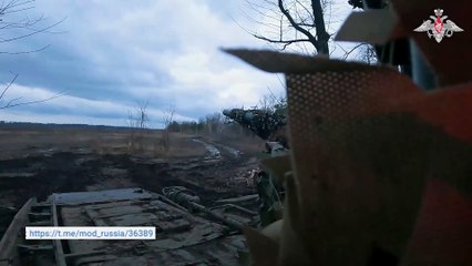 Tanker Distrik Militer Pusat Rusia Habisi Benteng Pertahanan Ukraina