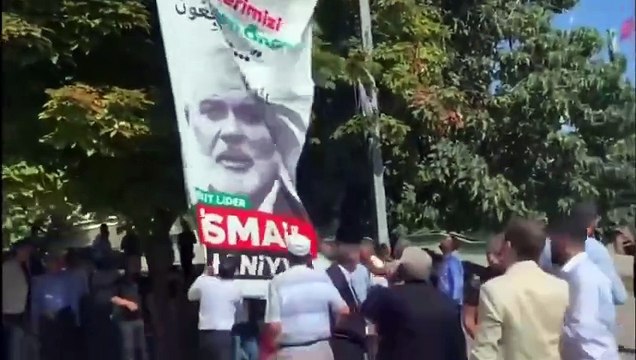 Gaziantep’te İsmail Haniye’nin pankartları kaldırılarak yerine Atatürk ve Türk Bayrağı pankartları asıldı.