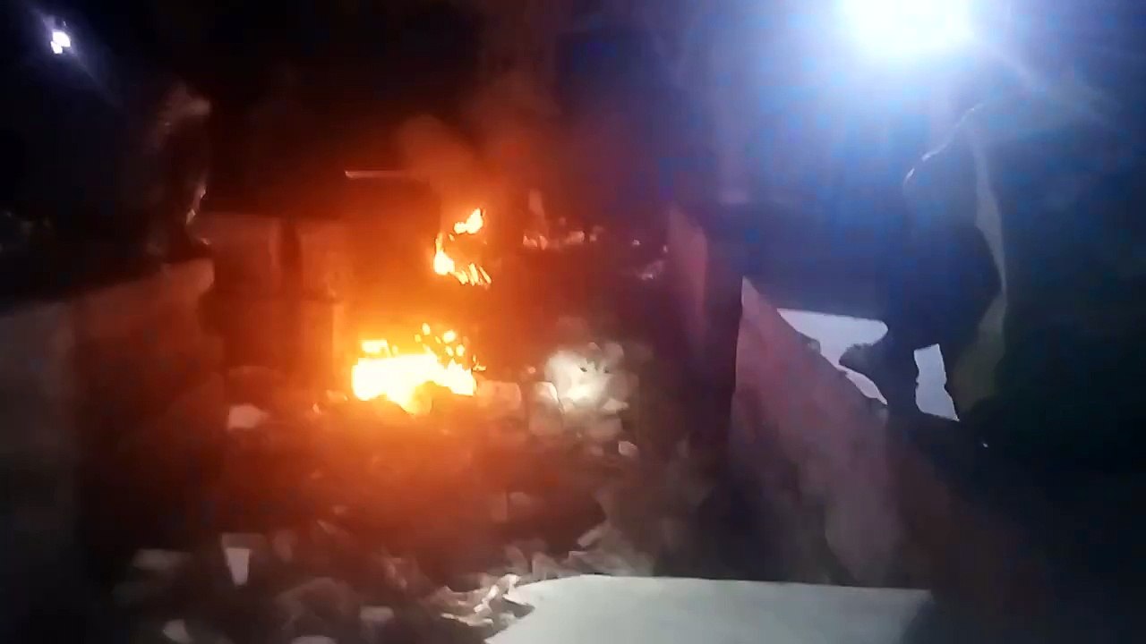 Sampah Penyumbat Saluran Irigasi Dibakar Warga Desa Mekarsari