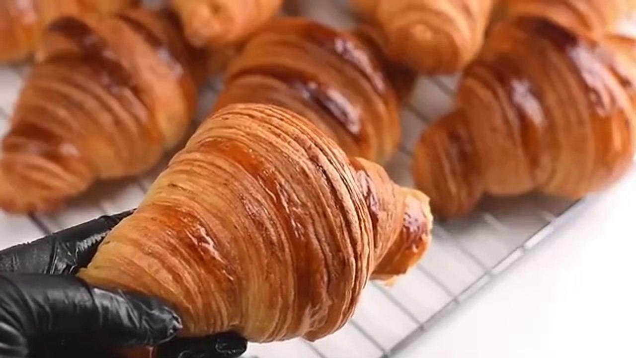 After knowing this method, I became addicted to making it at home. Croissants ❤. Simple and easy!