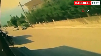 Bursa'da kontrolden çıkan otomobil kafeye çarptı