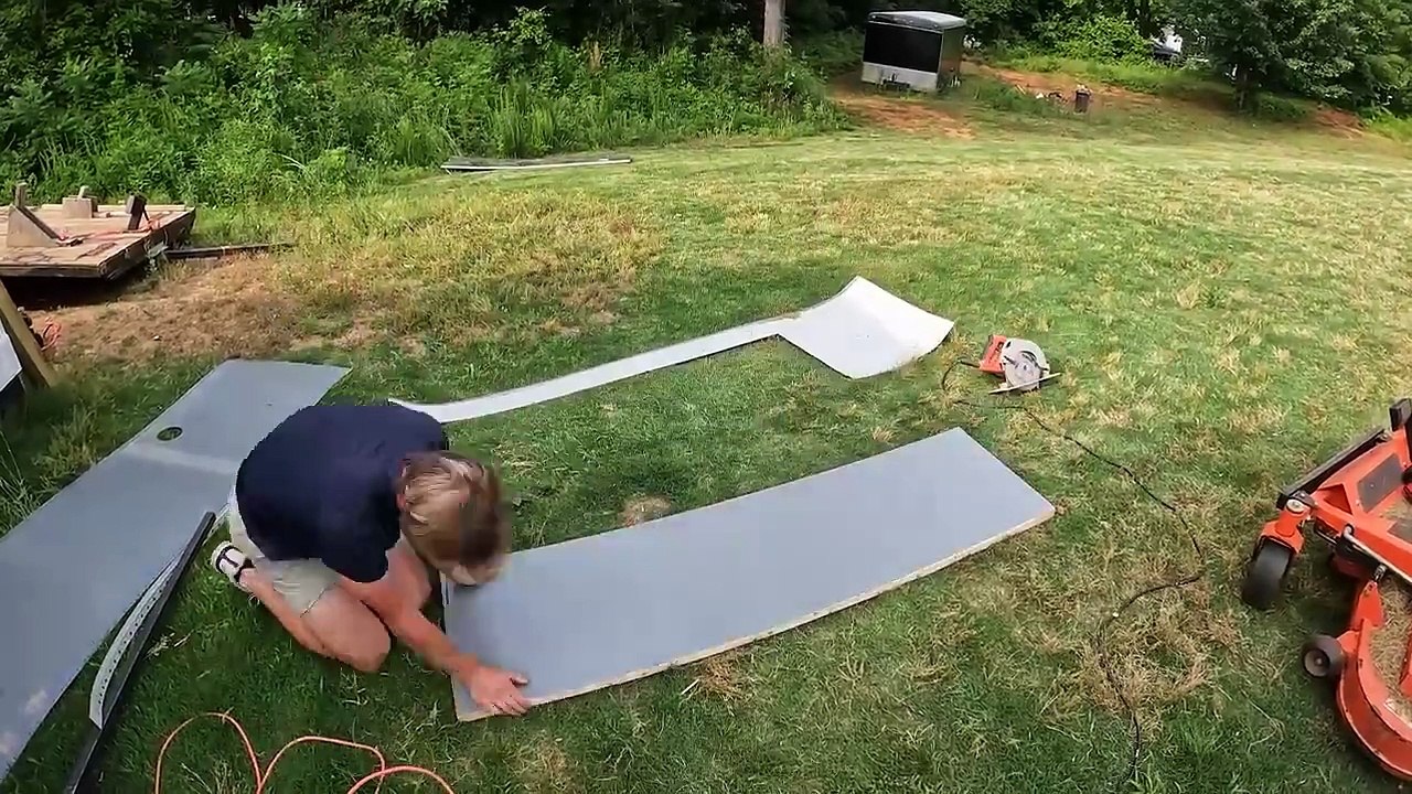 I built a LUXURY micro camper for less than _1_000