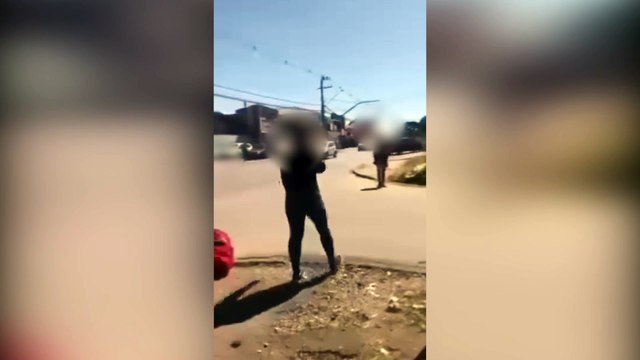 Adolescente é agredida por aluna na saída de colégio em Curitiba