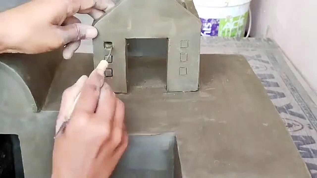 Clay House With Heart Aquarium