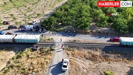 Yük treni çapa motoruna çarptı: Anne ve 2 çocuğu öldü