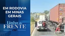 Dois criminosos fogem de viatura durante congestionamento | LINHA DE FRENTE