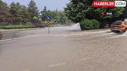 Karabük'te sağanak hayatı felç etti: Yollar dereye döndü