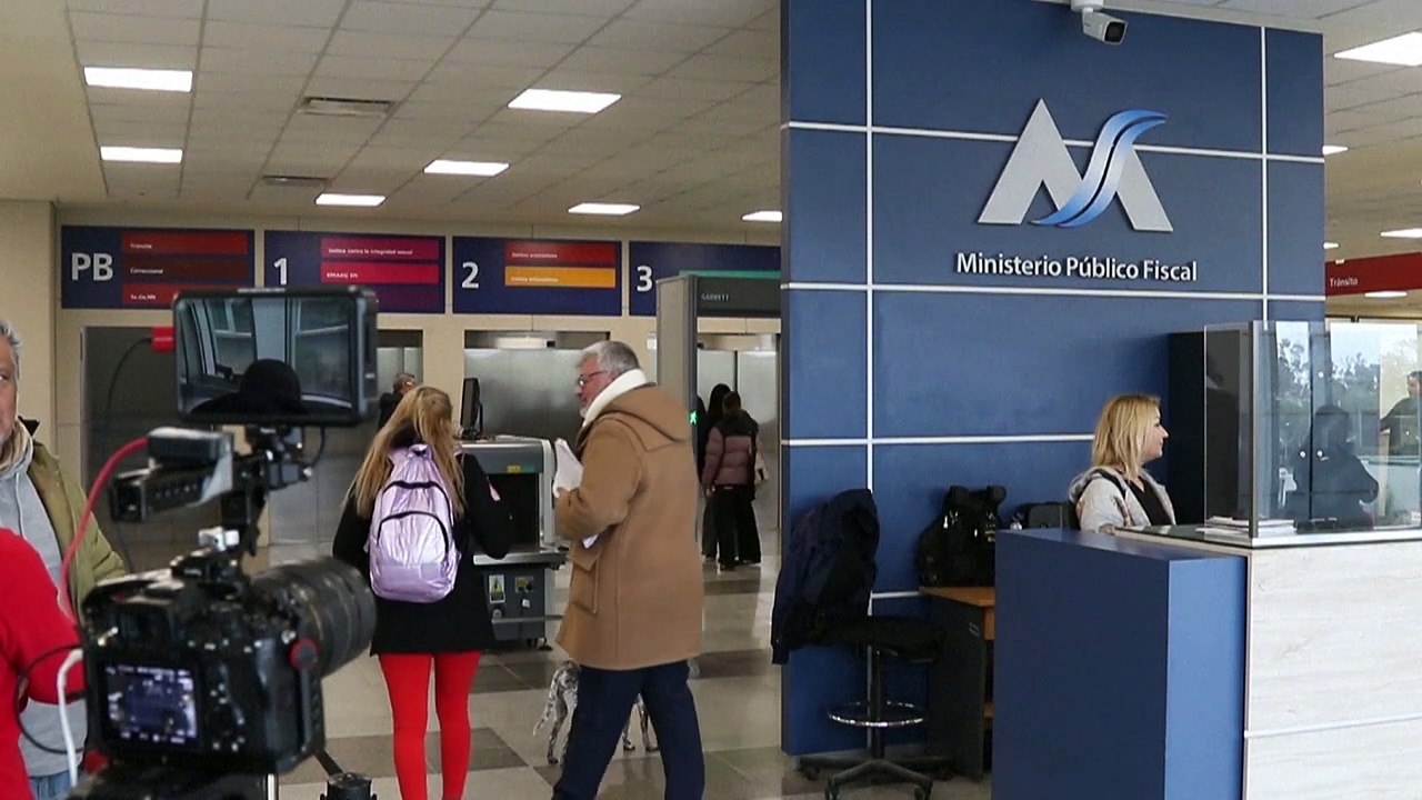 Justicia evalúa permitir salir de Argentina a rugbiers franceses acusados de violación