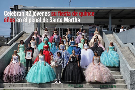 Celebran 42 jóvenes su fiesta de quince años en el penal de Santa Martha