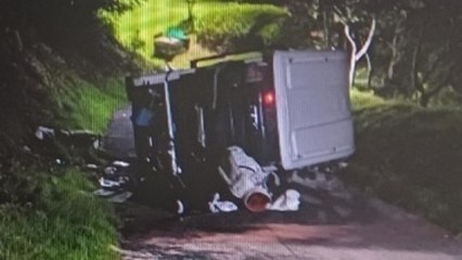 이용객이 직접 몰던 골프 카트 전도...3명 부상 / YTN