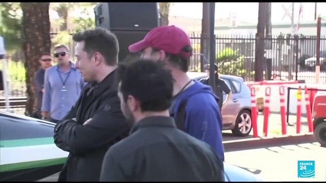 Brésil : Un juge de la Cour suprême a ordonné cette nuit la suspension dans tout le pays, dans les 24 heures, du réseau social X, après un long bras de fer, provoquant la colère du magnat Elon Musk