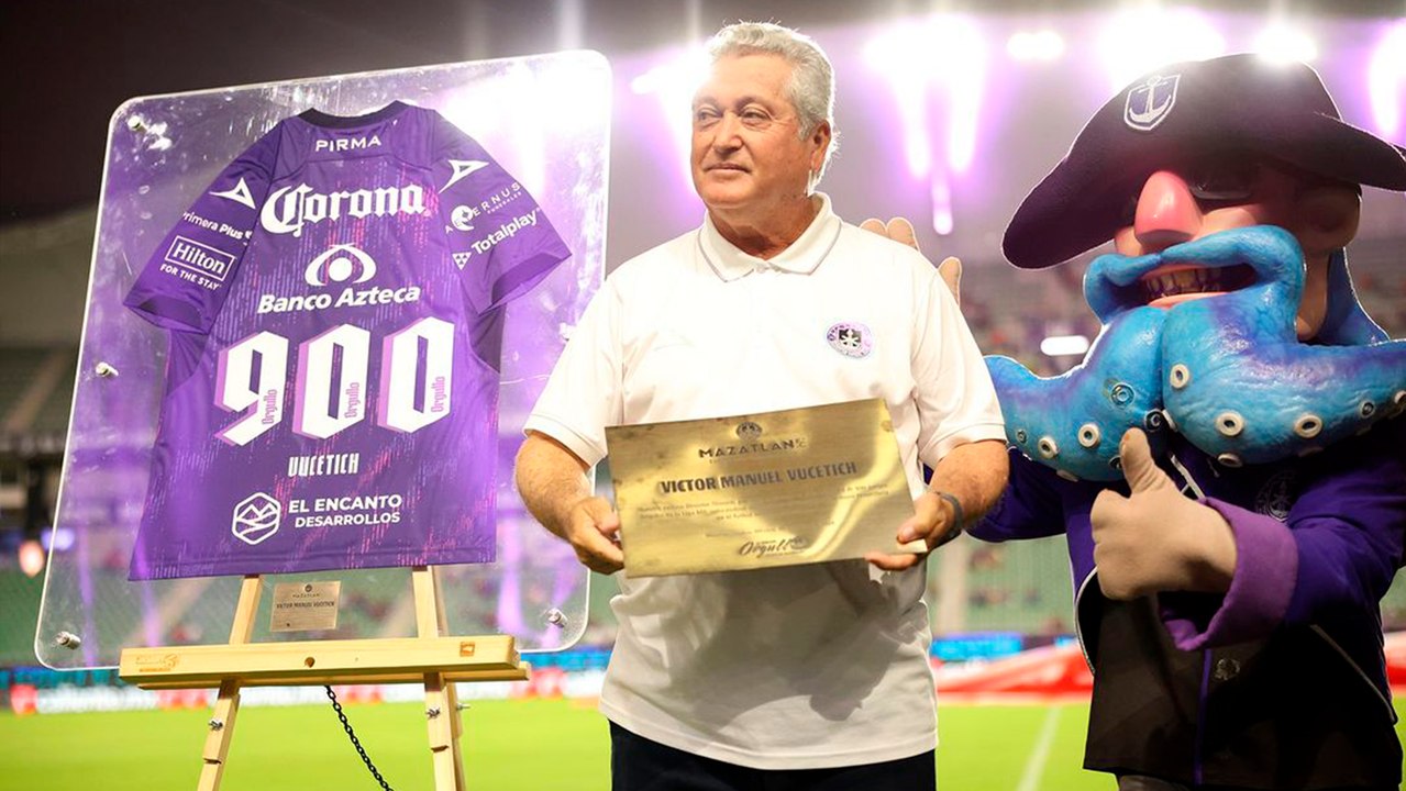 Víctor Manuel Vucetich cumple 900 partidos dirigidos en la Liga Mx y así lo conmemoró Mazatlán