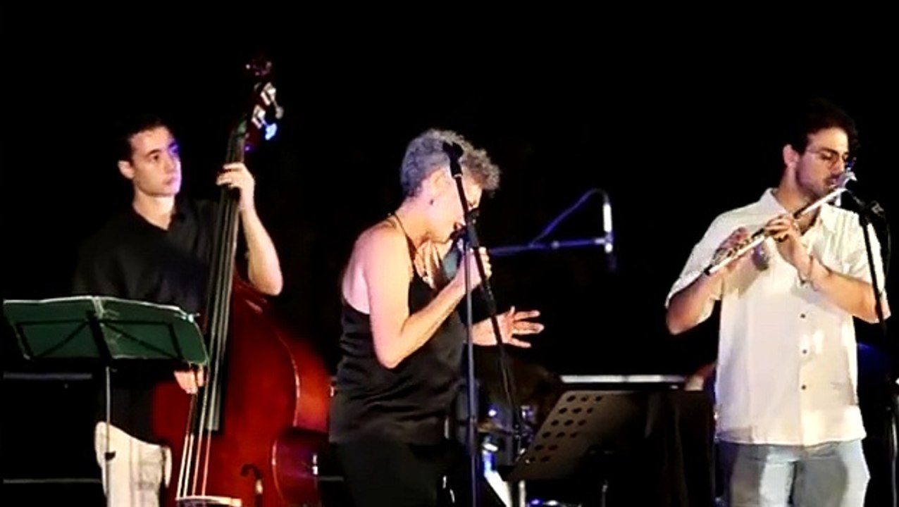 Rosalia De Souza in concerto: un seducente mix di tradizione e modernità tra bossa nova e samba