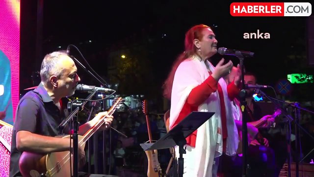 Sabahat Akkiraz Amasya'da Zafer Bayramı konseri verdi