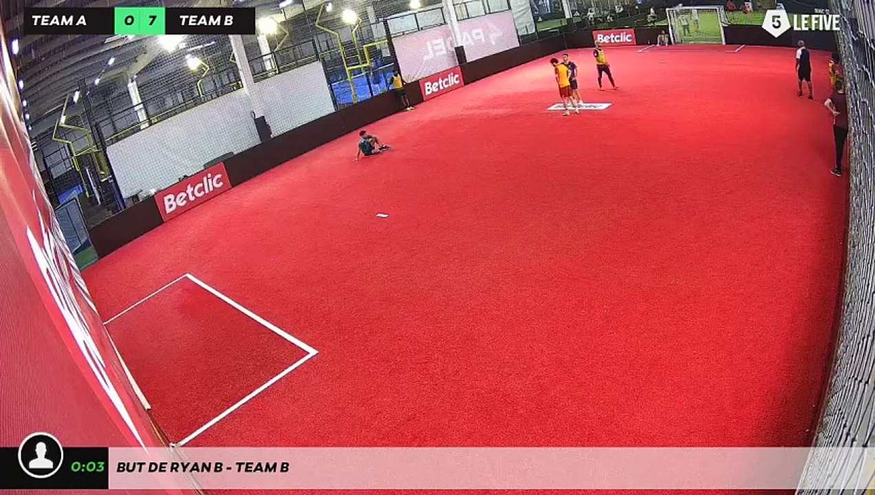 But de Ryan B - Team B