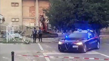 Torremaggiore, sfondano l'ingresso dell'ufficio postale con la ruspa: