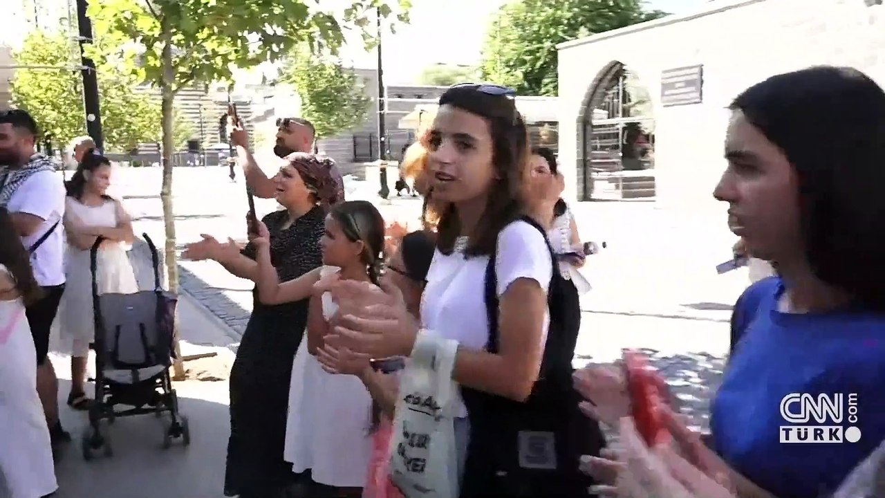 SUR'DA ARTIK HUZUR HAKİM: Silah sesleri değil, müzik sesleri yükseliyor...