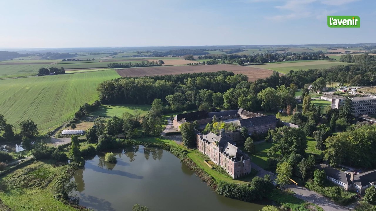 L'église au milieu du village : Solières