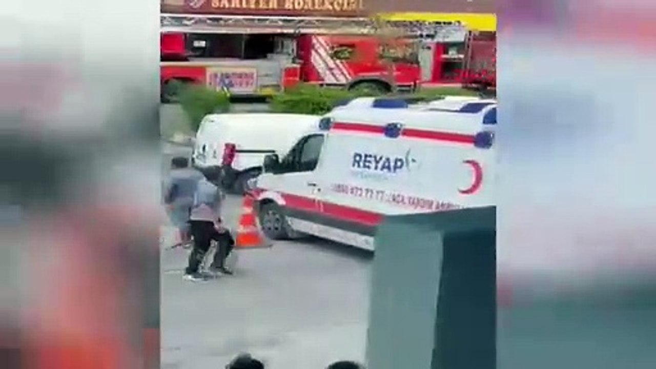 Esenyurt’ta 33 katlı binada yangın! Mahsur kalanlar tahliye ediliyor