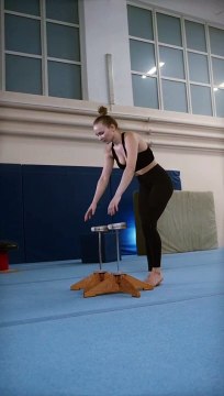 apko apni atma ke sath jodne mein madad karta hai. Yeh atmik pragati aur apne astitva ke sath sambandh banane ka ek madhyam hai. Rog Pratirodhak: Regular yoga se rog pratirodhak shakti mein vruddhi hoti hai, jisse bimariyon se ladne ki kshamata badhti ha