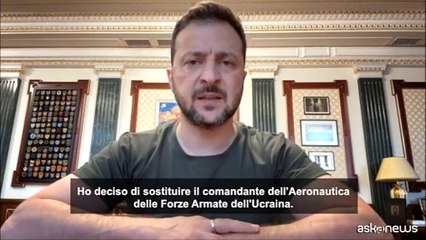 Video herunterladen: Ucraina, Zelensky licenzia il comandante delle forze aeree