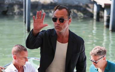 Il bacio di Jude: Law sbarca al Festival di Venezia. VIDEO
